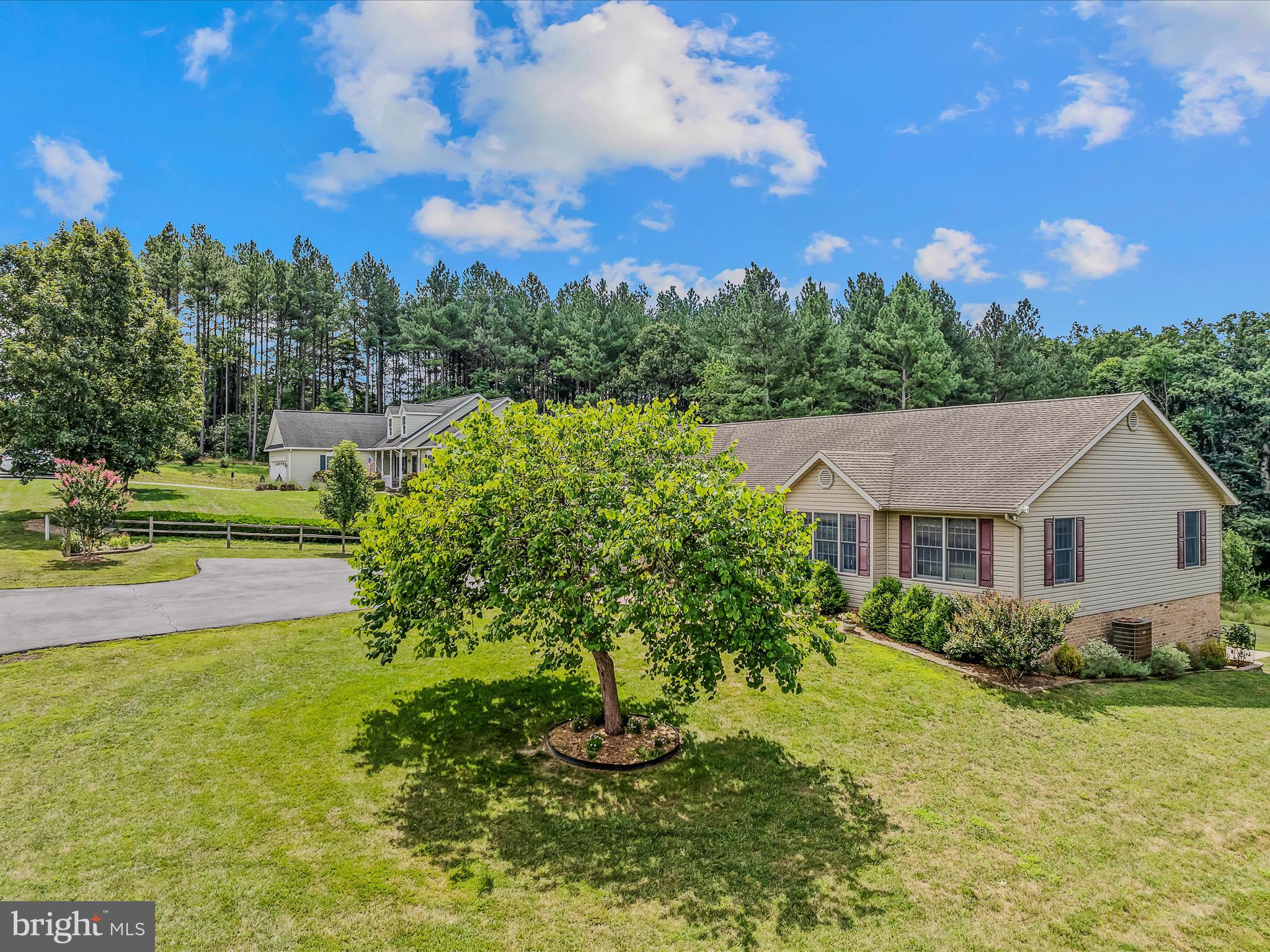 81 Fairview Oaks Ln