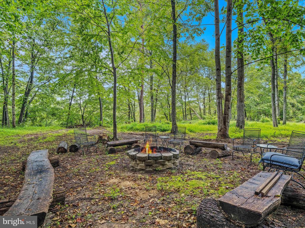 626 Clay Pits Ln