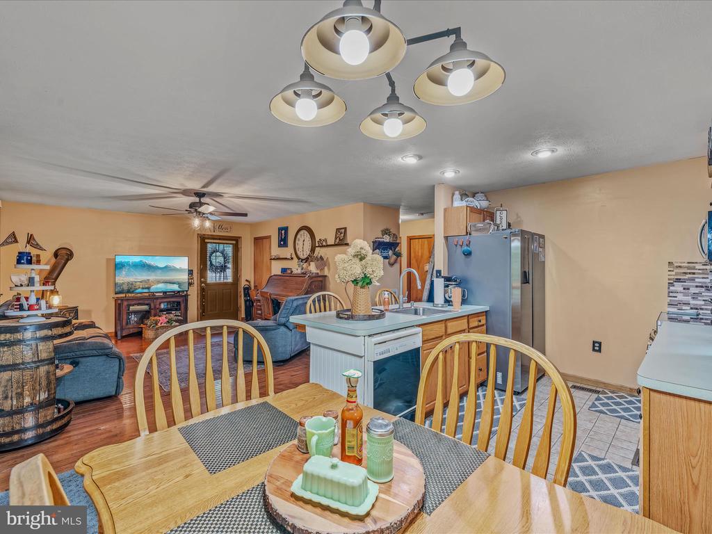 626 Clay Pits Ln