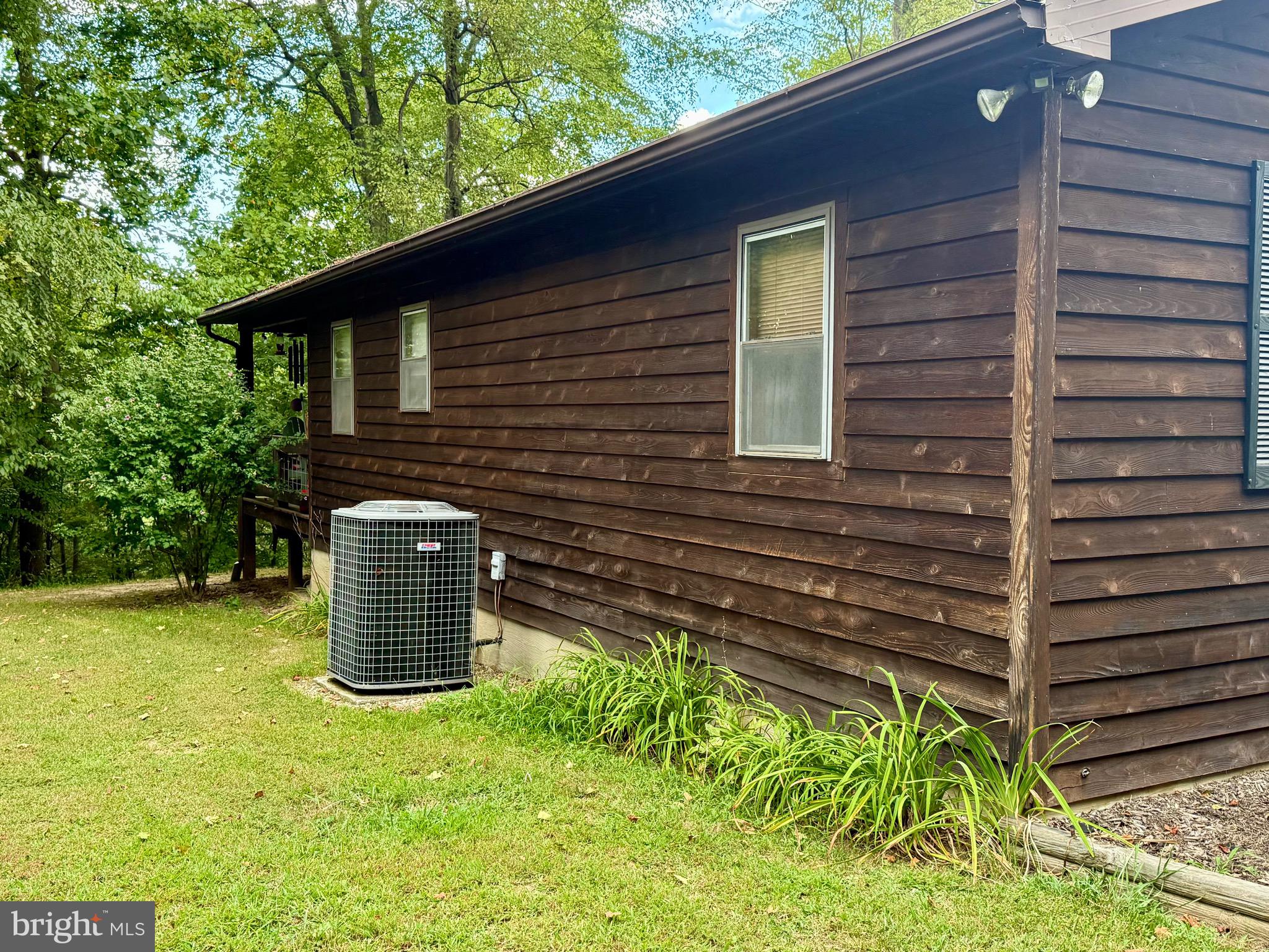 626 Clay Pits Ln