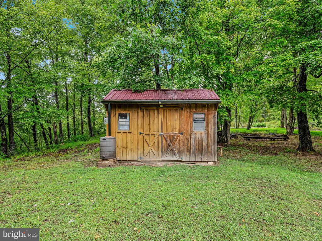 626 Clay Pits Ln