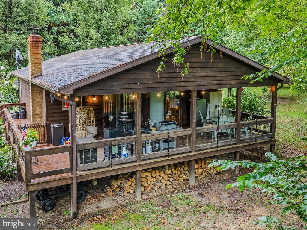 626 Clay Pits Ln