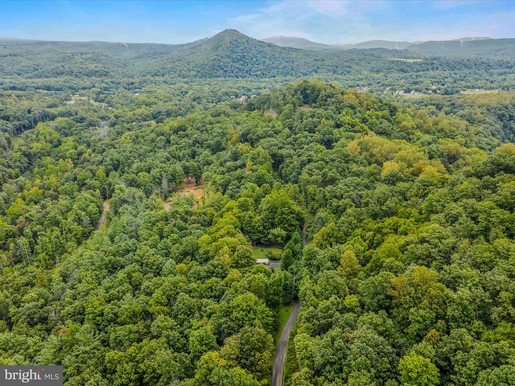 626 Clay Pits Ln