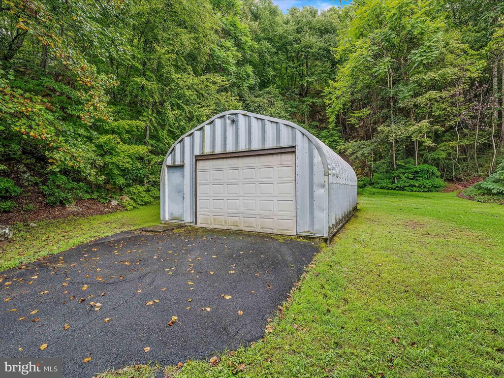 626 Clay Pits Ln