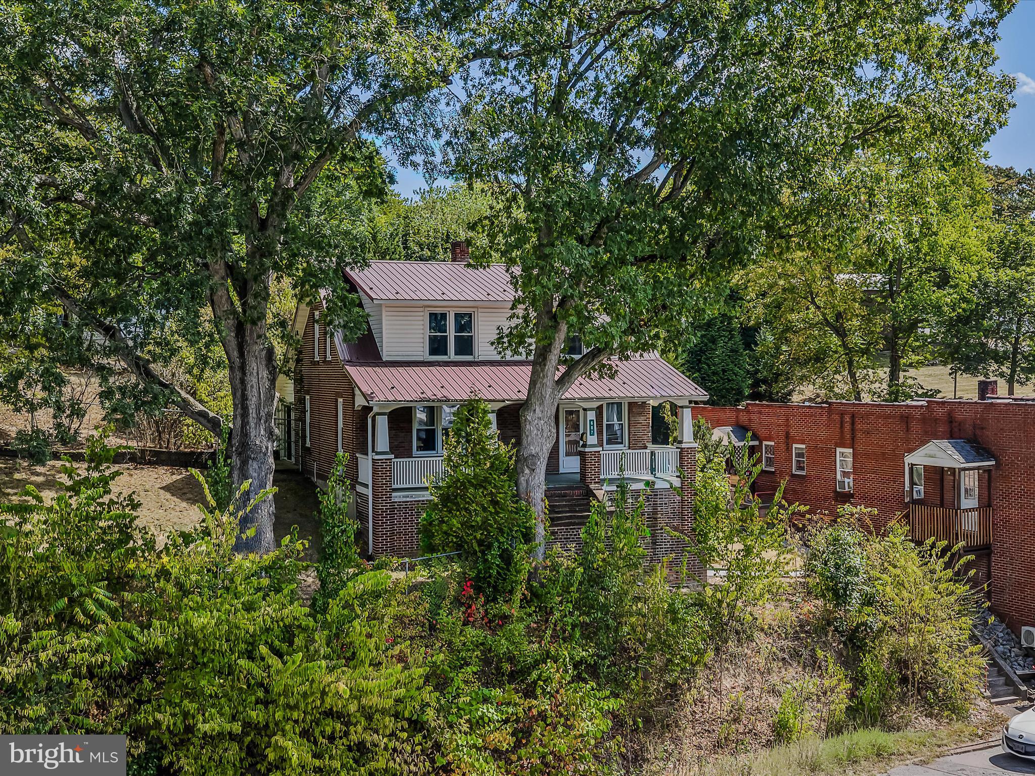 687 S WASHINGTON STREET