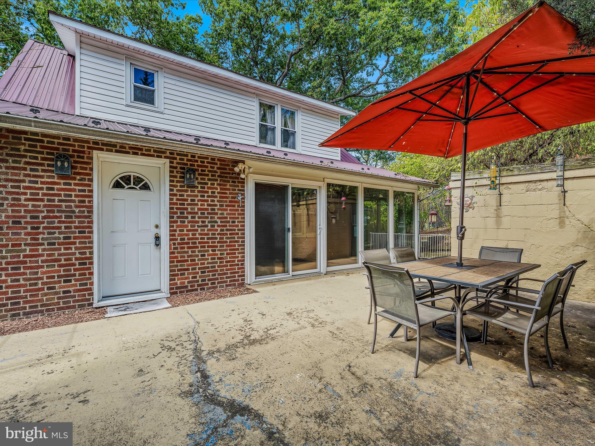 687 S WASHINGTON STREET