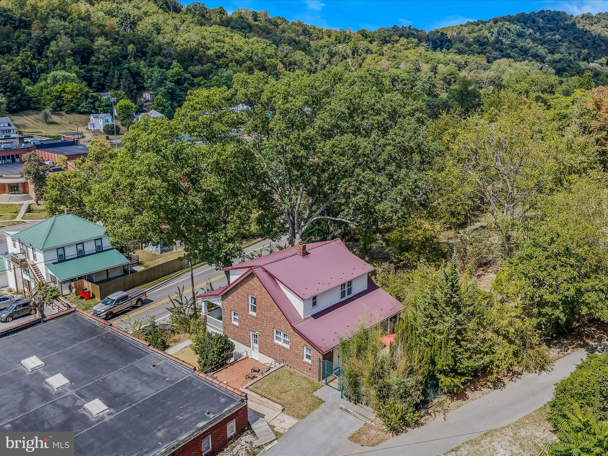 687 S WASHINGTON STREET