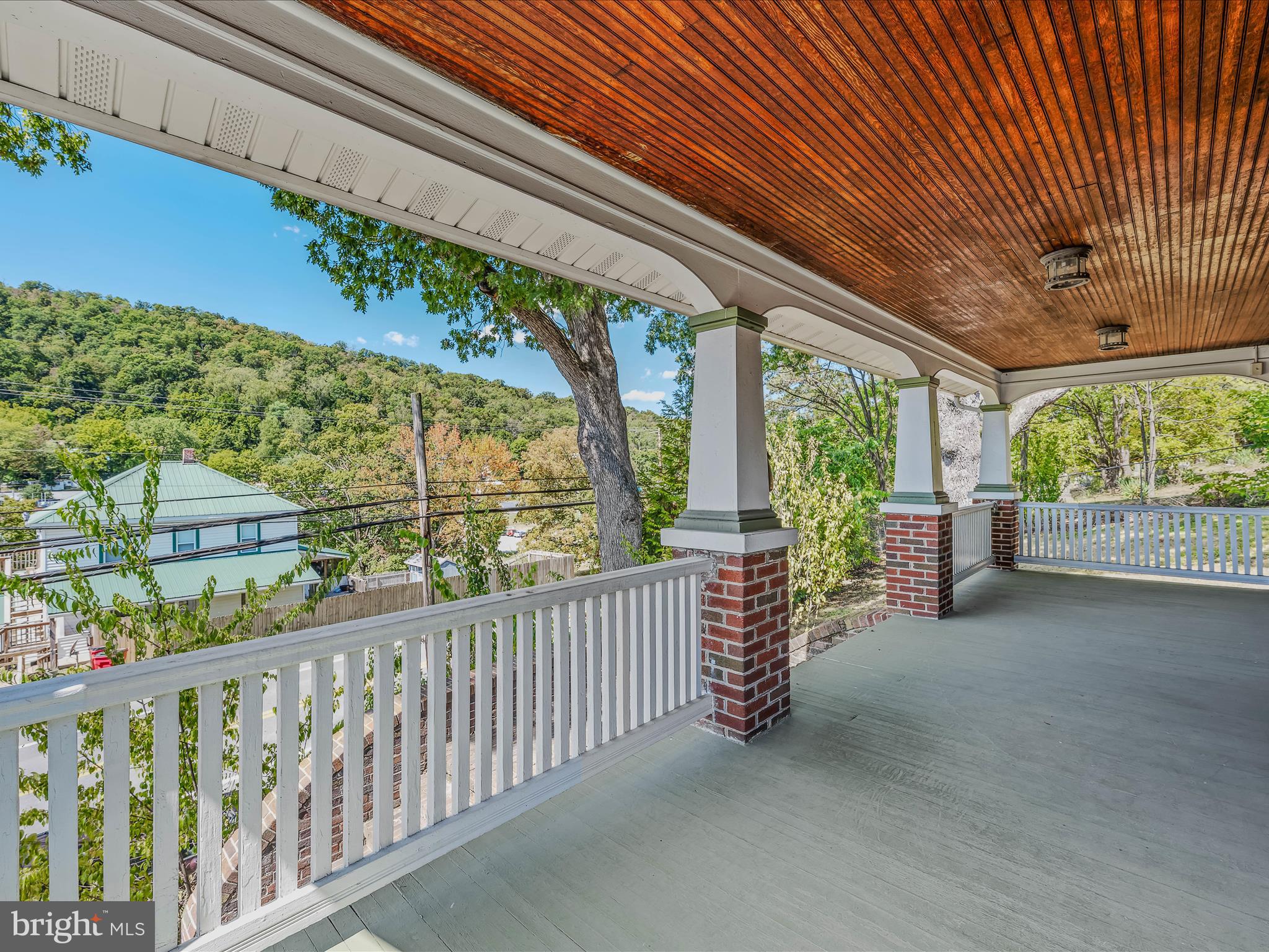 687 S WASHINGTON STREET