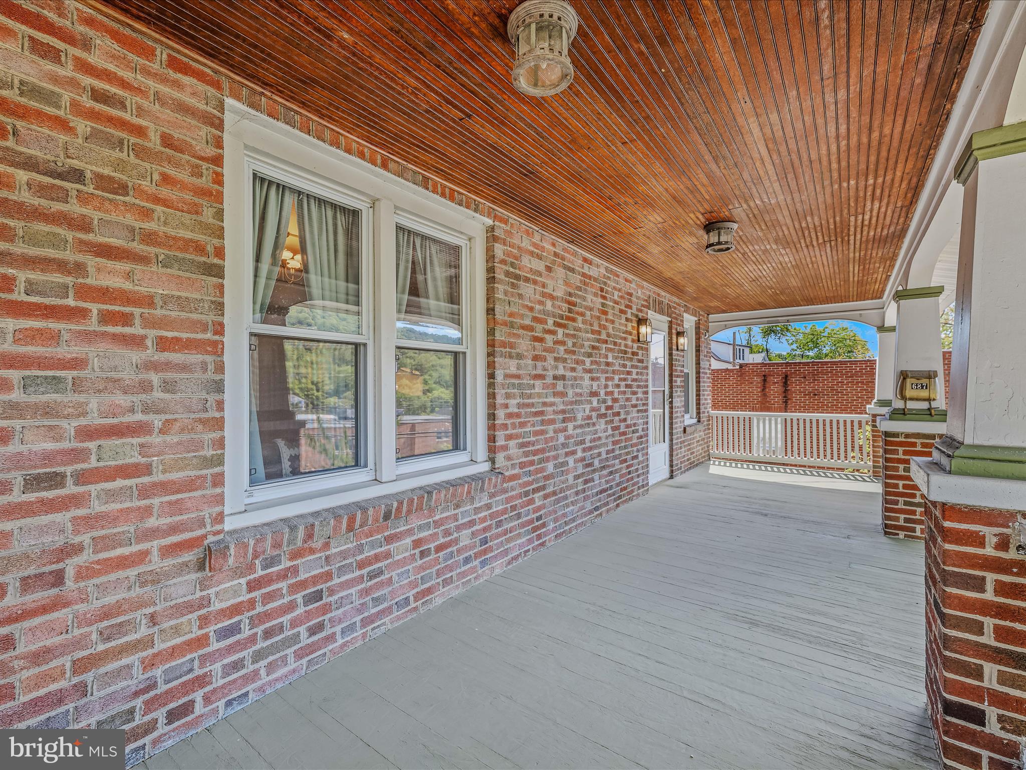 687 S WASHINGTON STREET