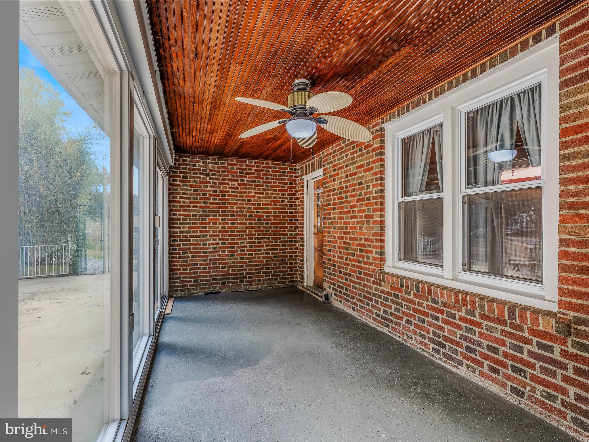 687 S WASHINGTON STREET