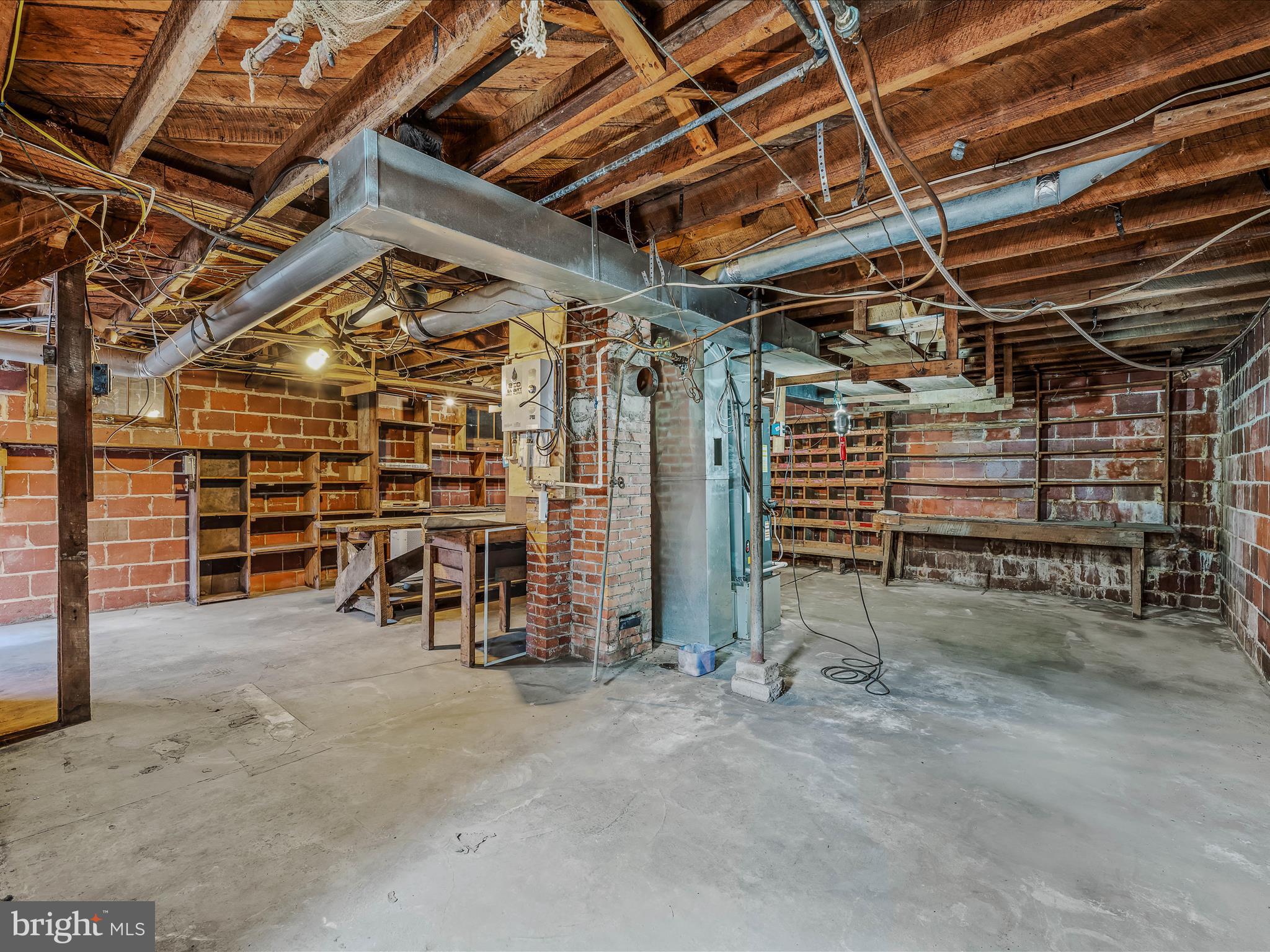 687 S WASHINGTON STREET