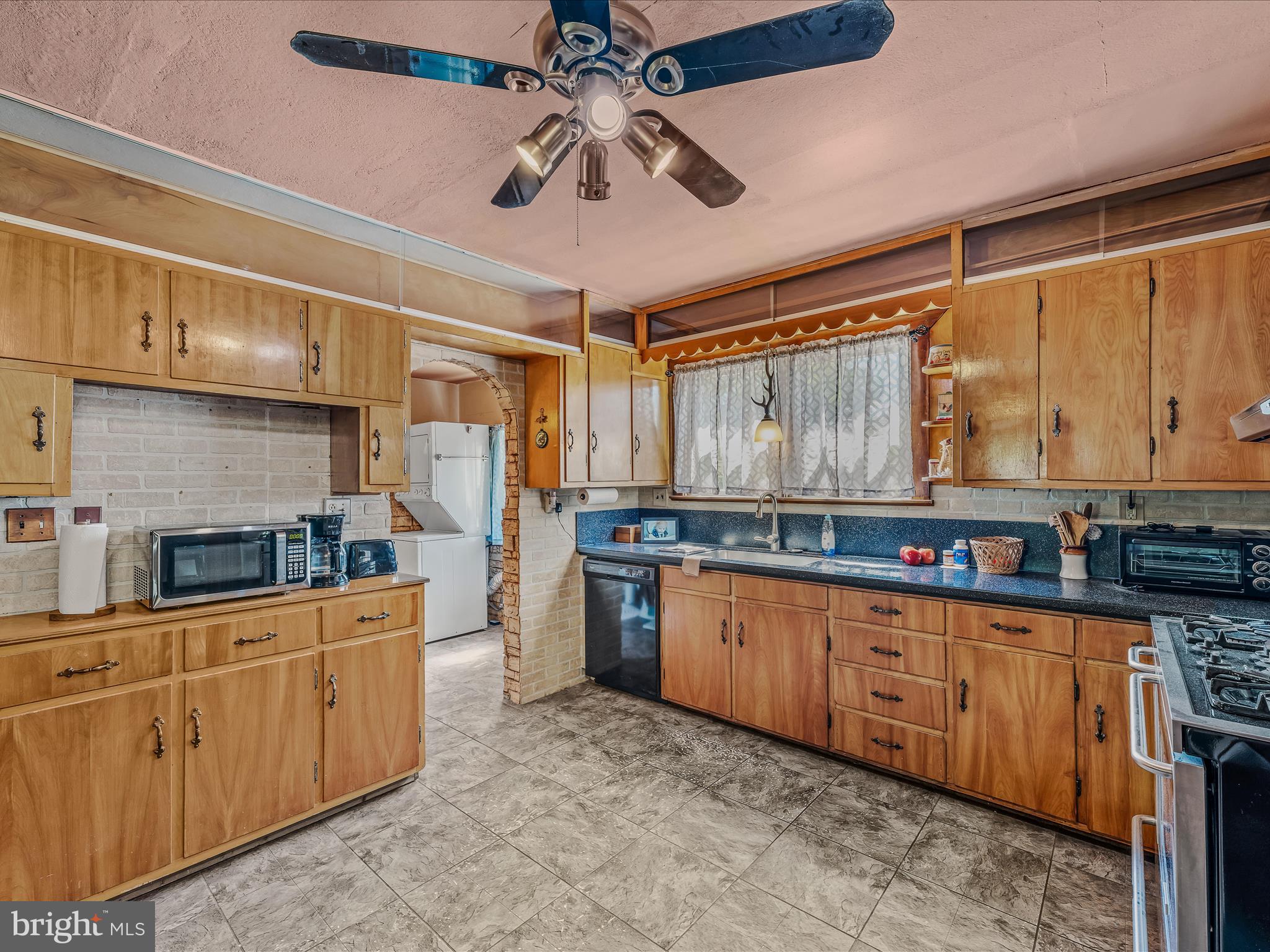 687 S WASHINGTON STREET