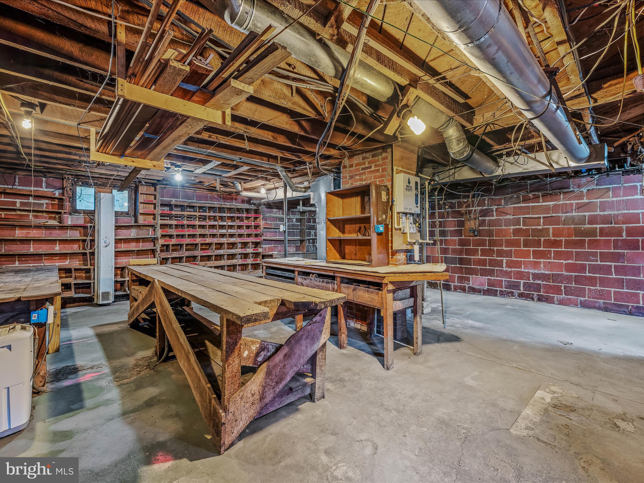 687 S WASHINGTON STREET