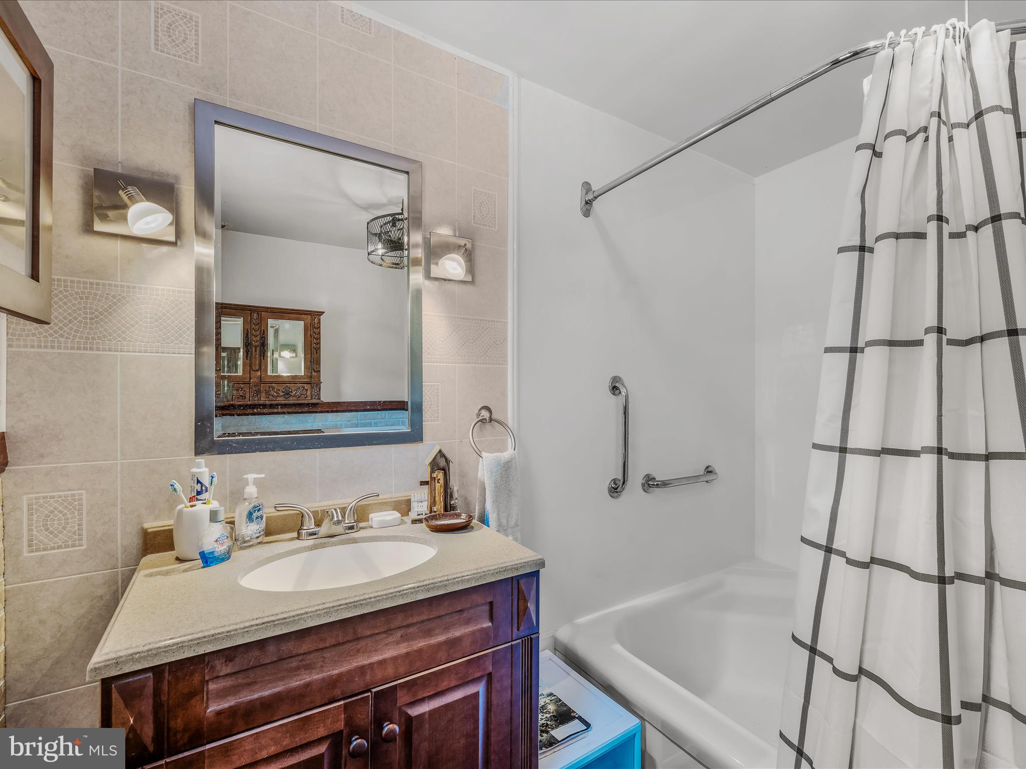 687 S WASHINGTON STREET