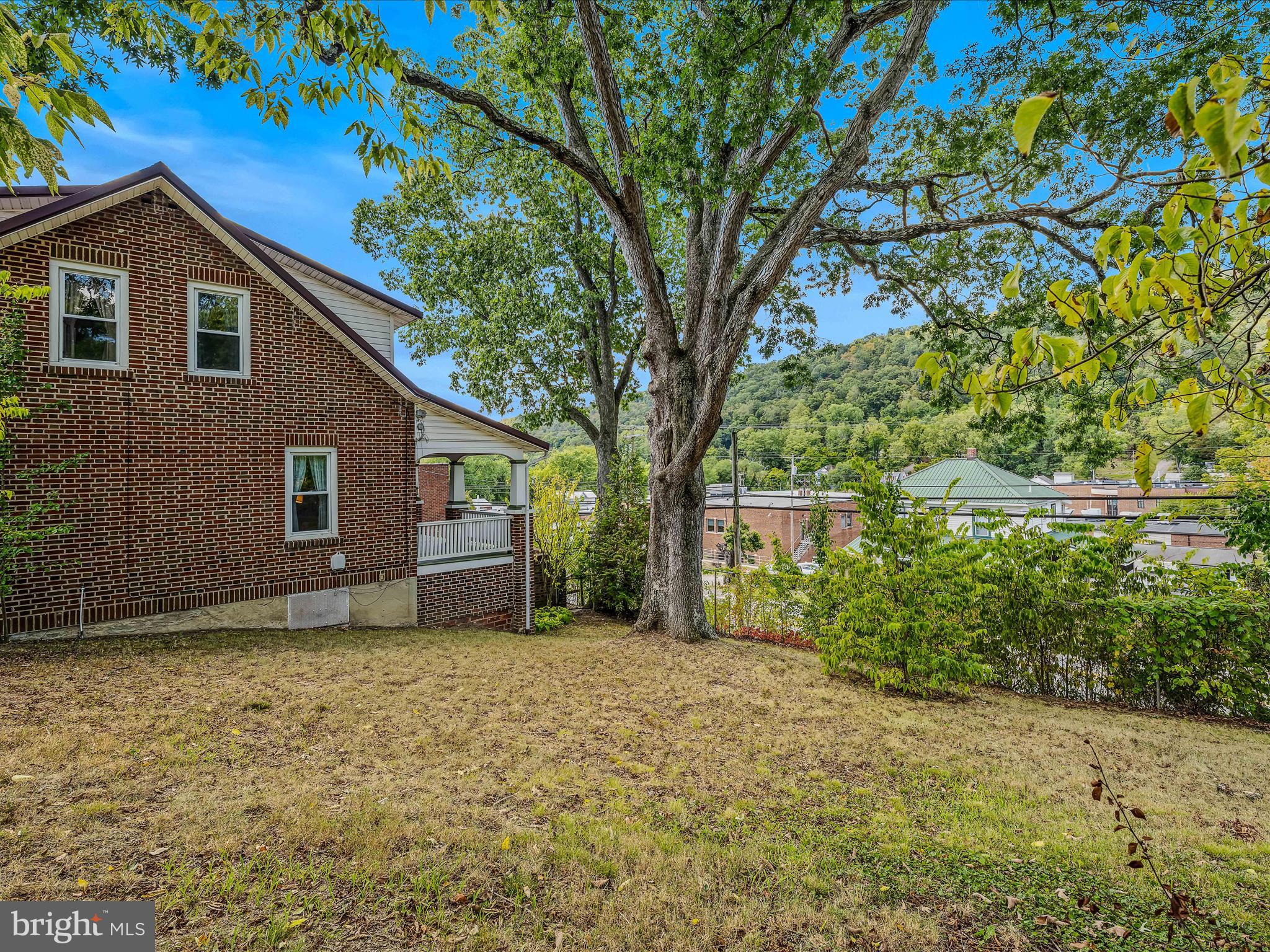 687 S WASHINGTON STREET