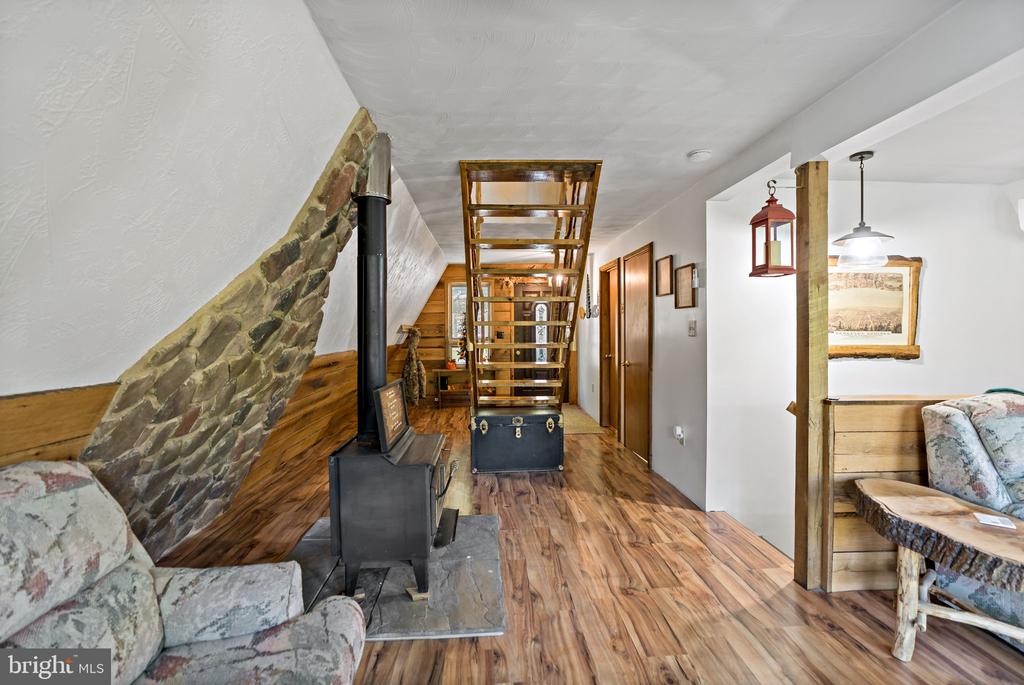 302 TUSCARORA TRAIL
