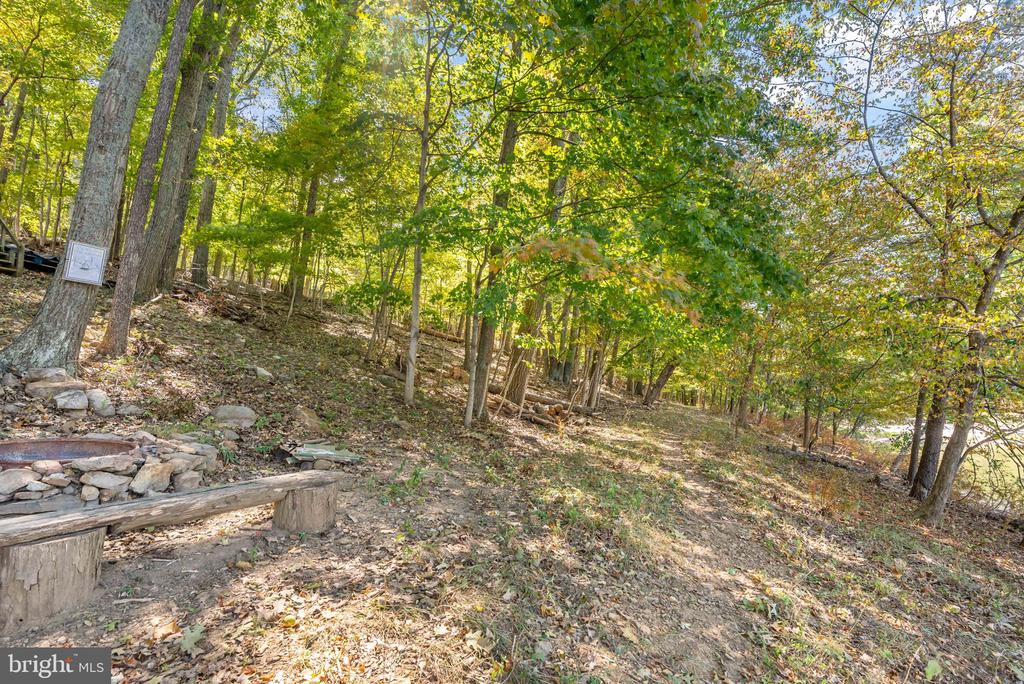 302 TUSCARORA TRAIL