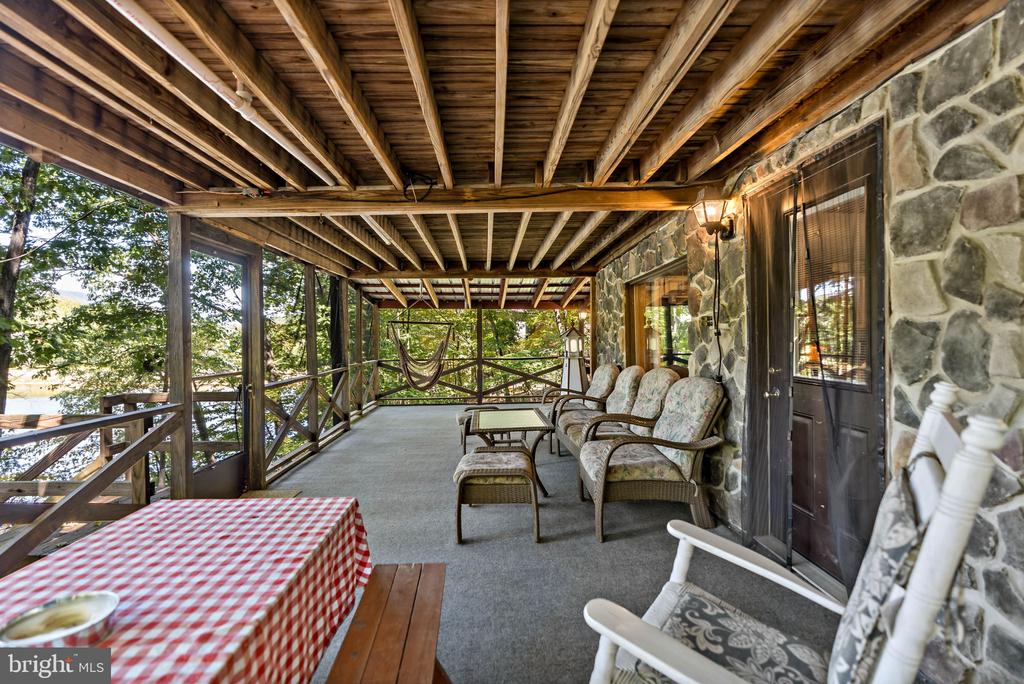 302 TUSCARORA TRAIL