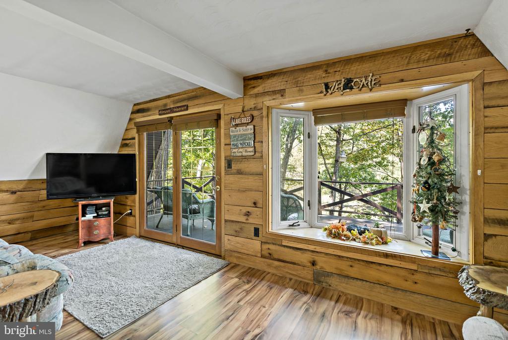 302 TUSCARORA TRAIL