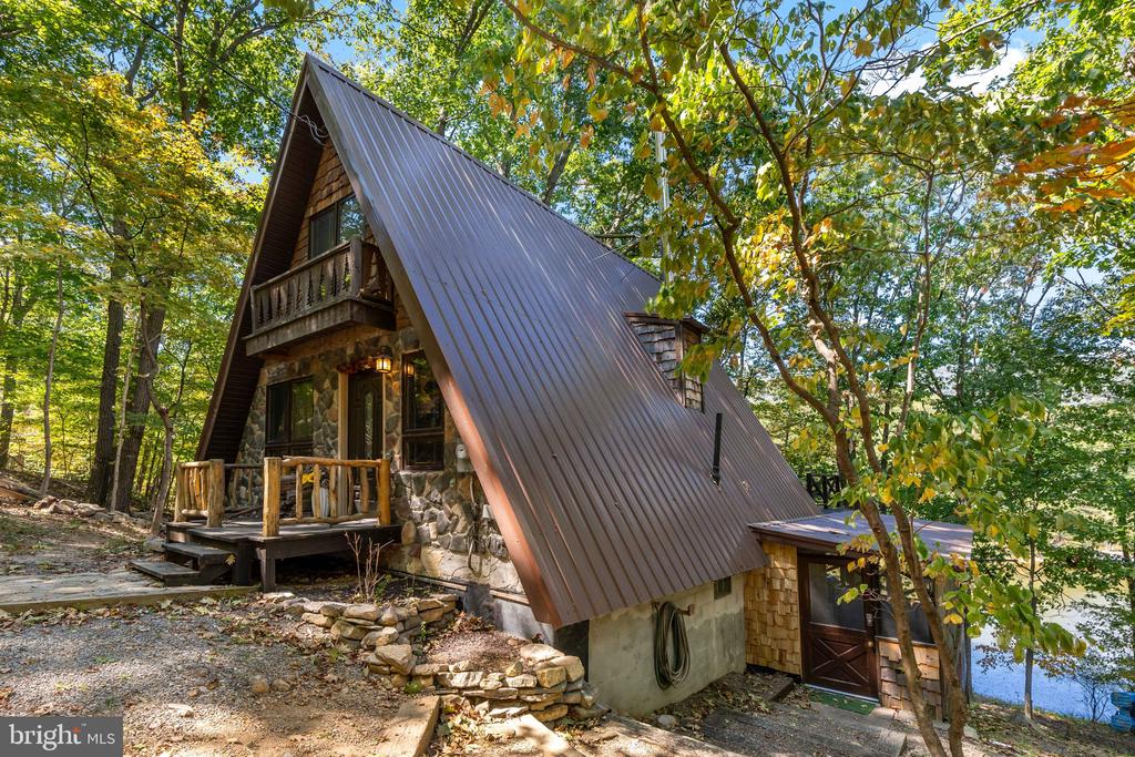 302 TUSCARORA TRAIL