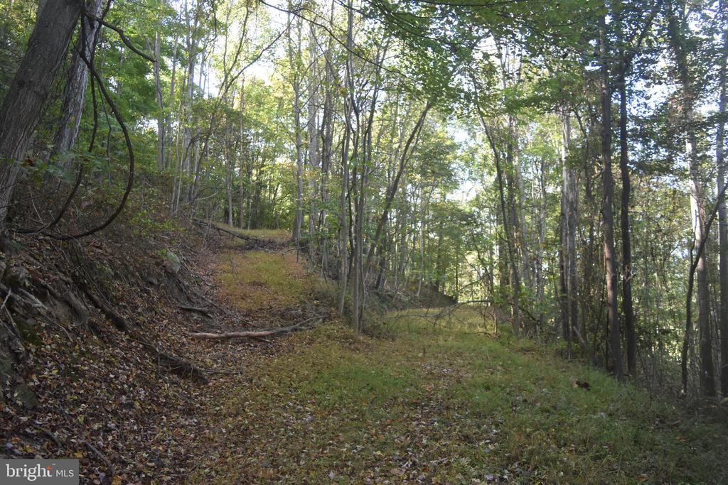 2083 CLAY PITS LANE
