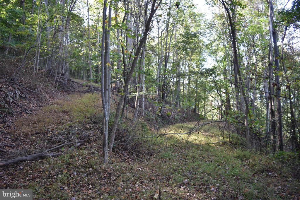 2083 CLAY PITS LANE