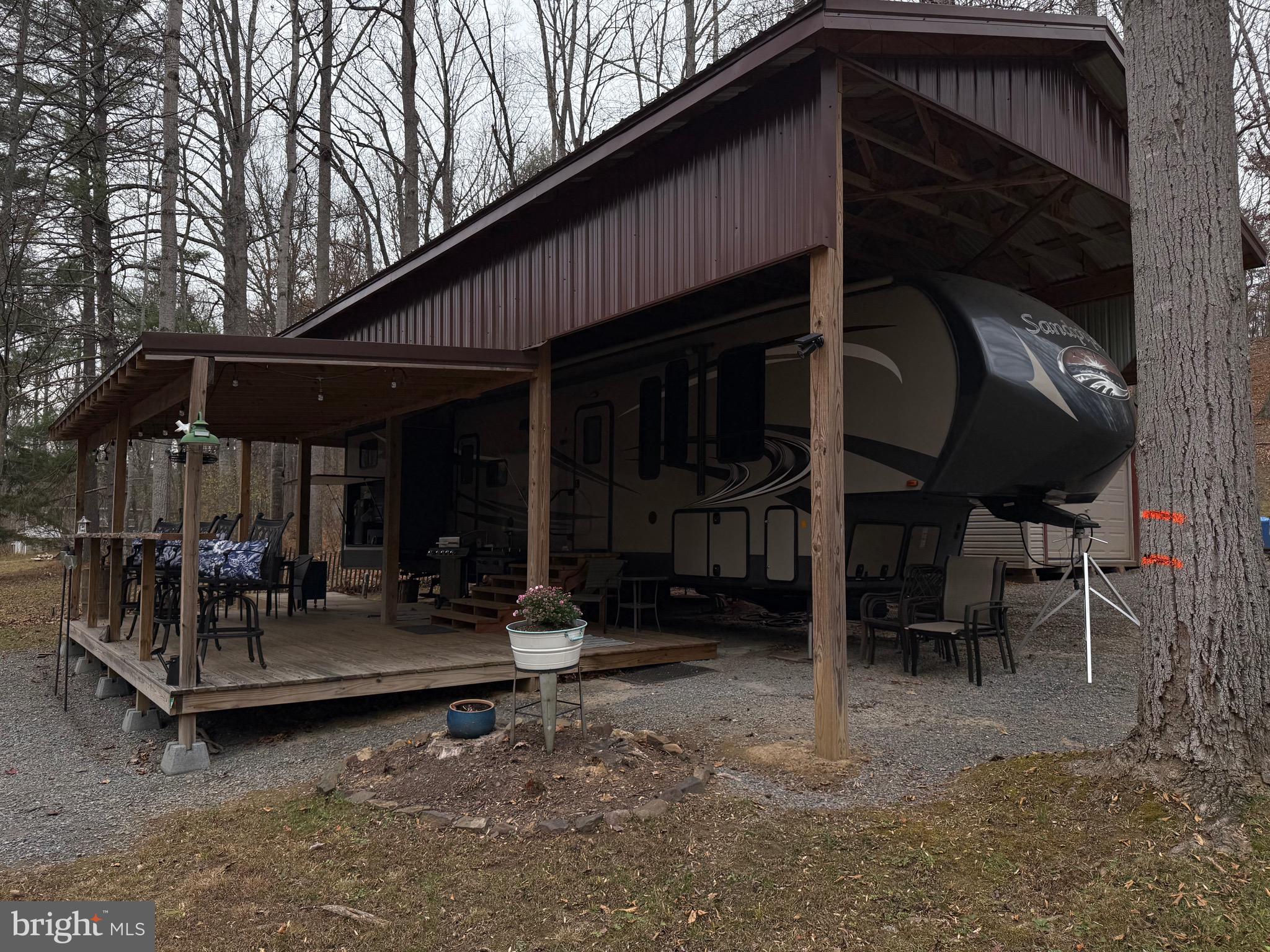 1327 GOLLIDAY LANE