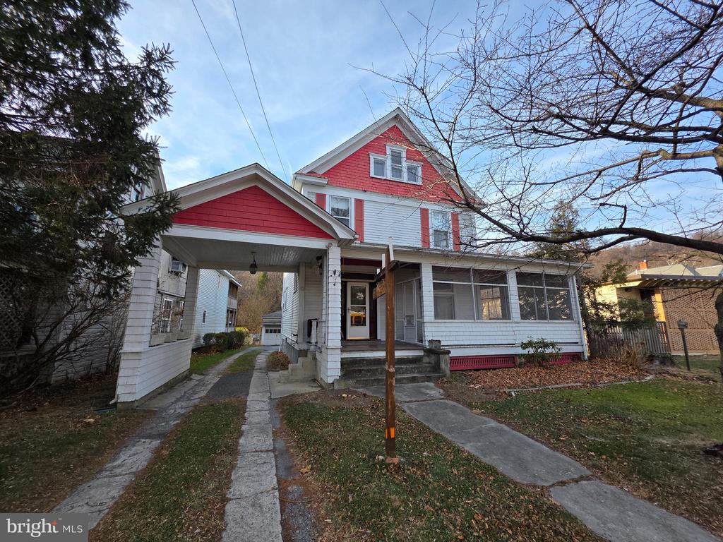 318 S WASHINGTON STREET