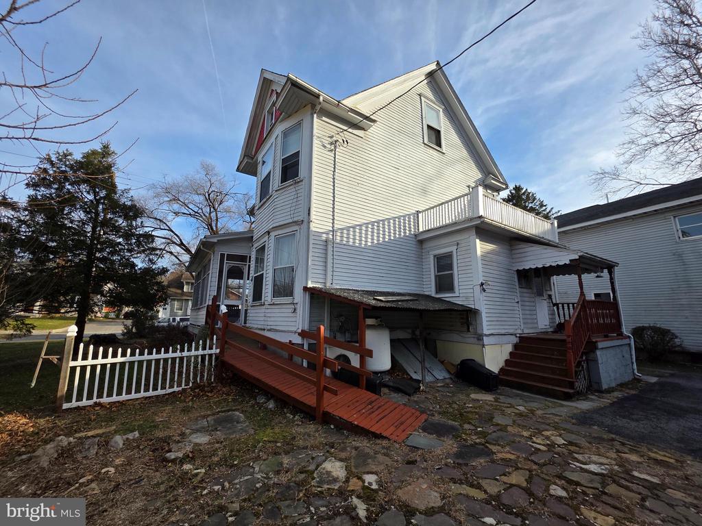 318 S WASHINGTON STREET