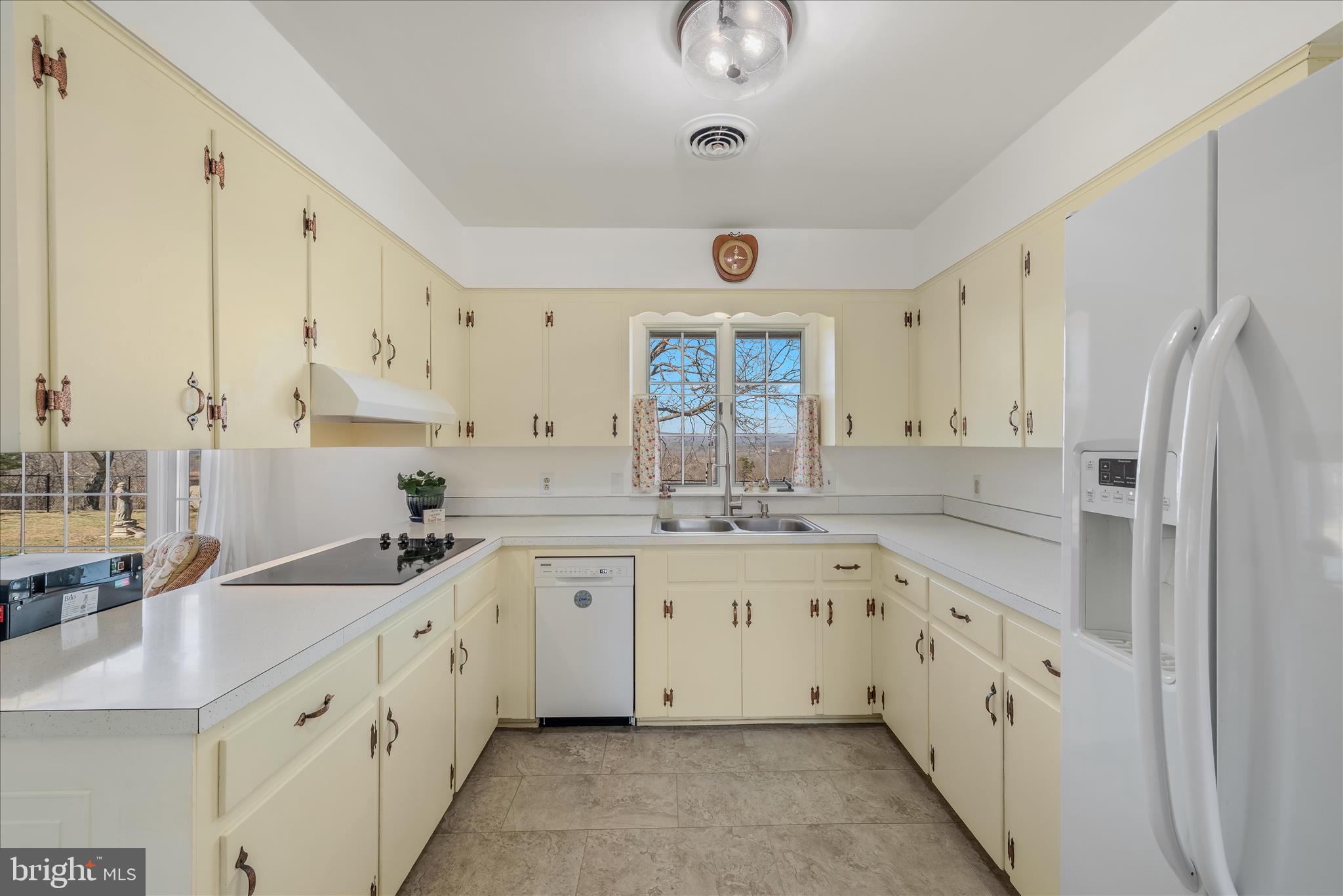 2431 HIGHLAND RIDGE ROAD