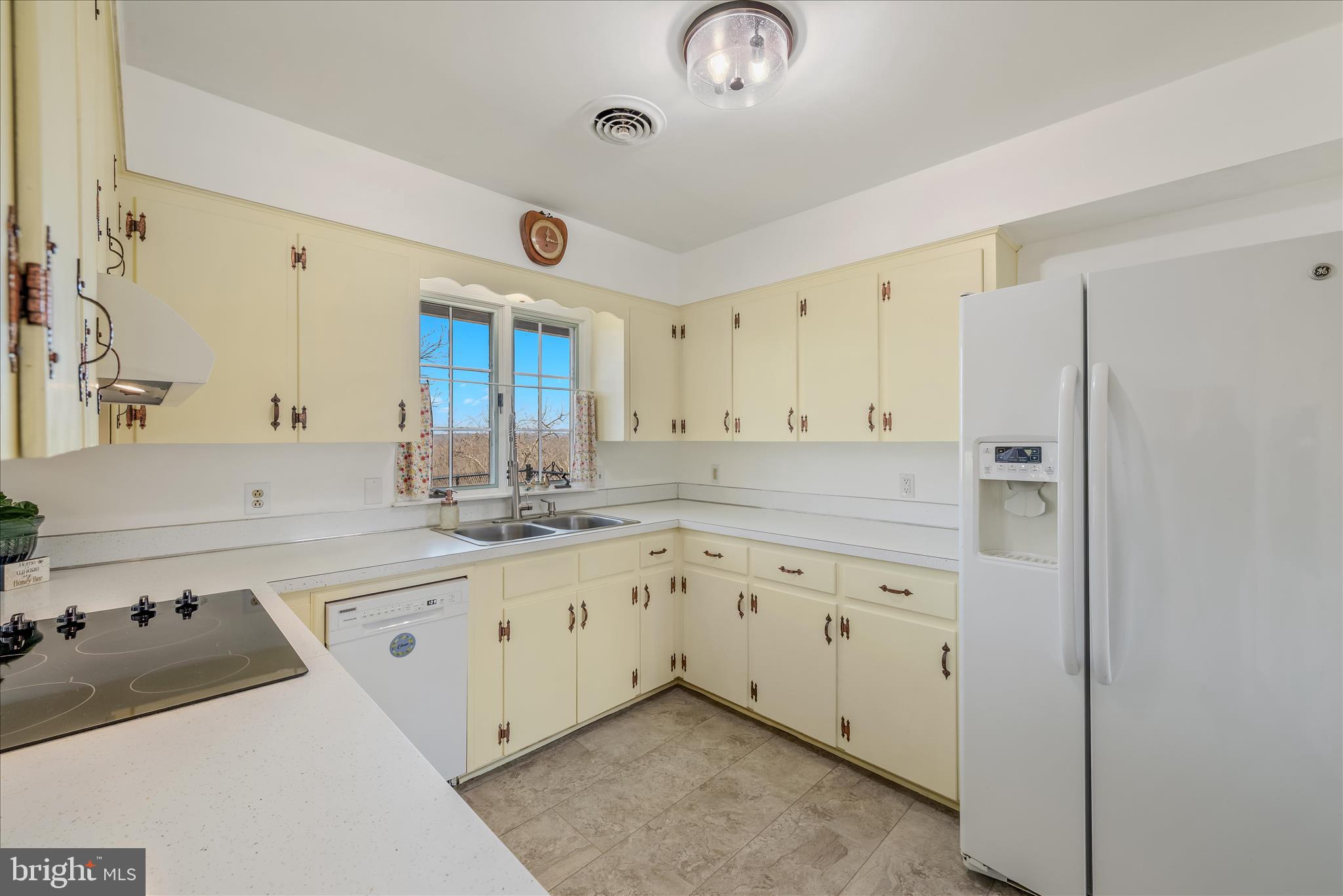 2431 HIGHLAND RIDGE ROAD