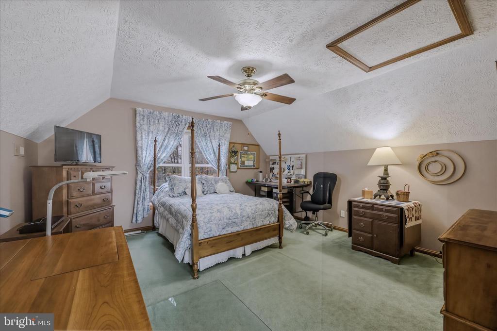 10 WINDING WAY