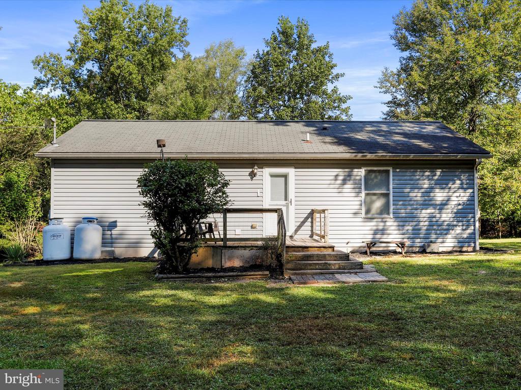 1840 SHADE LANE