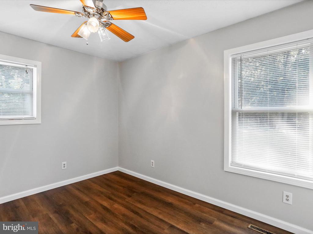 1840 SHADE LANE