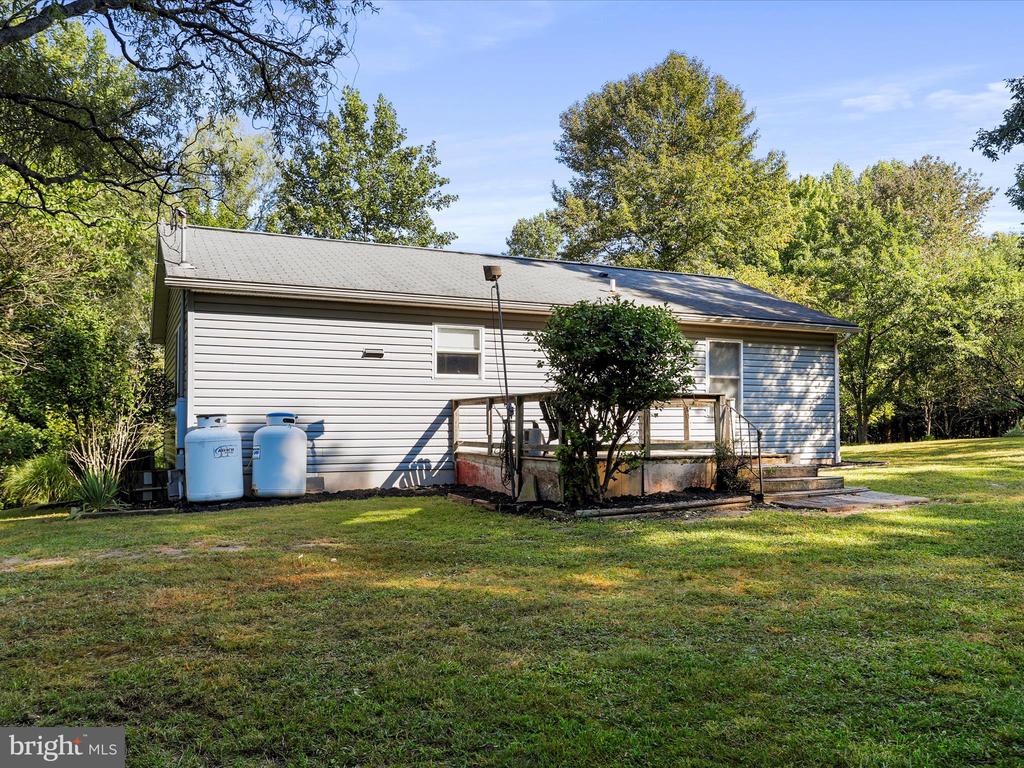 1840 SHADE LANE