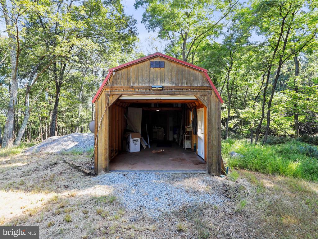 1840 SHADE LANE