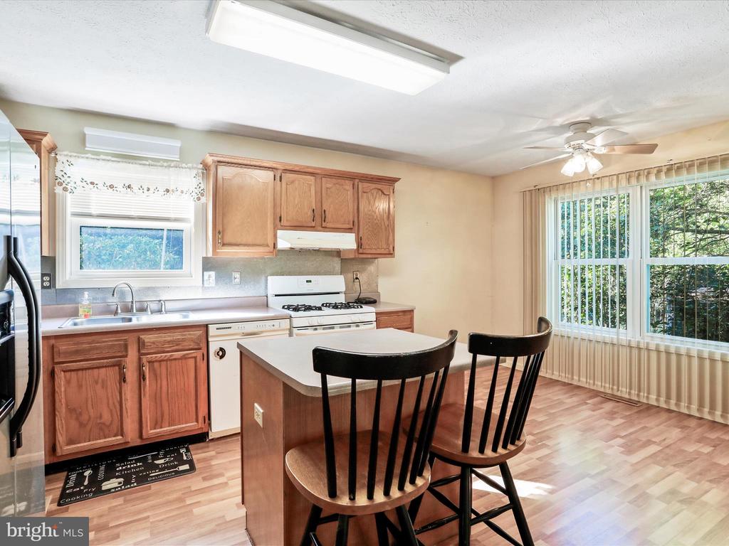 1840 SHADE LANE