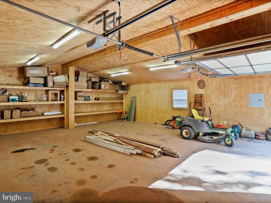 1840 SHADE LANE