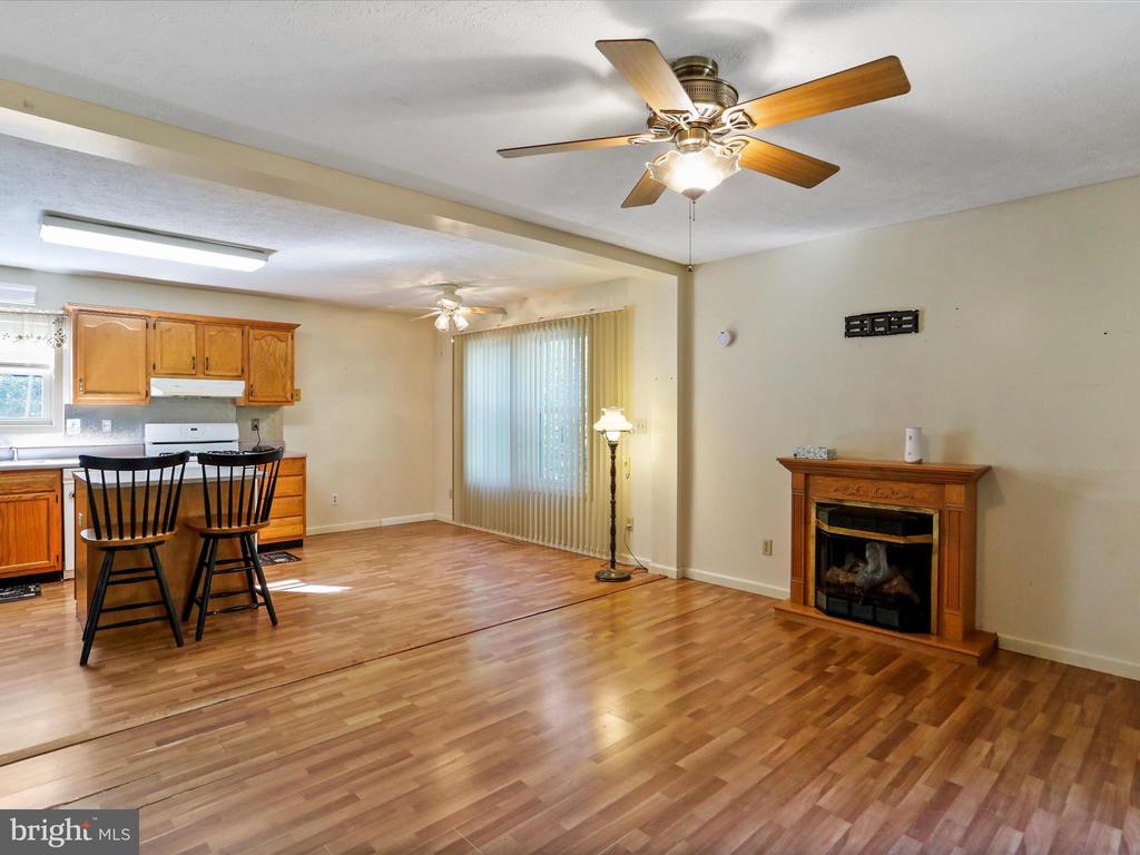 1840 SHADE LANE