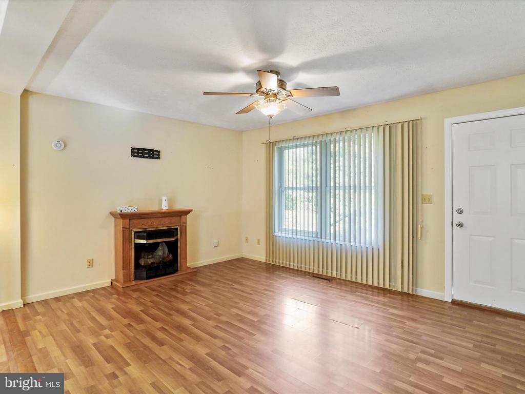 1840 SHADE LANE