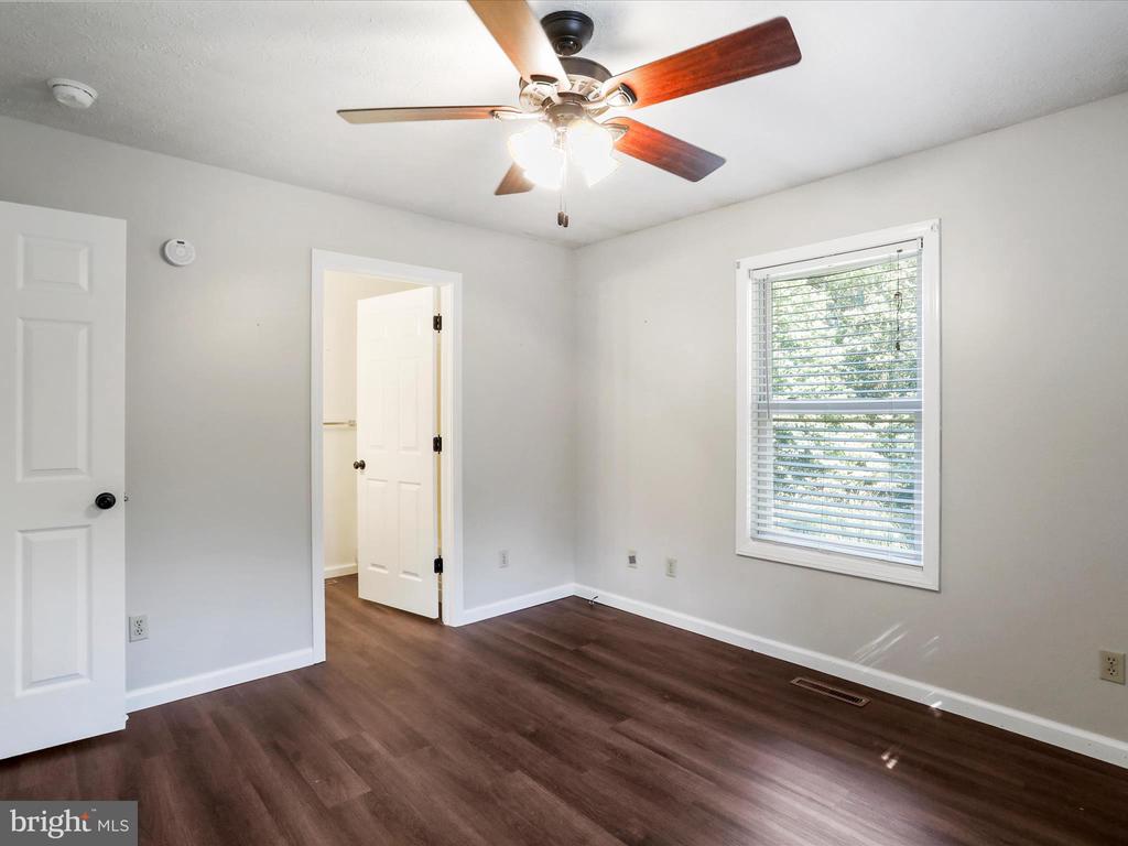 1840 SHADE LANE