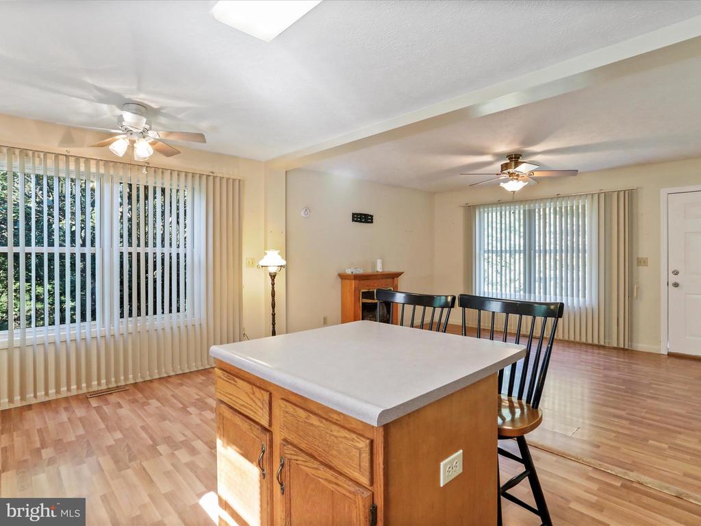 1840 SHADE LANE