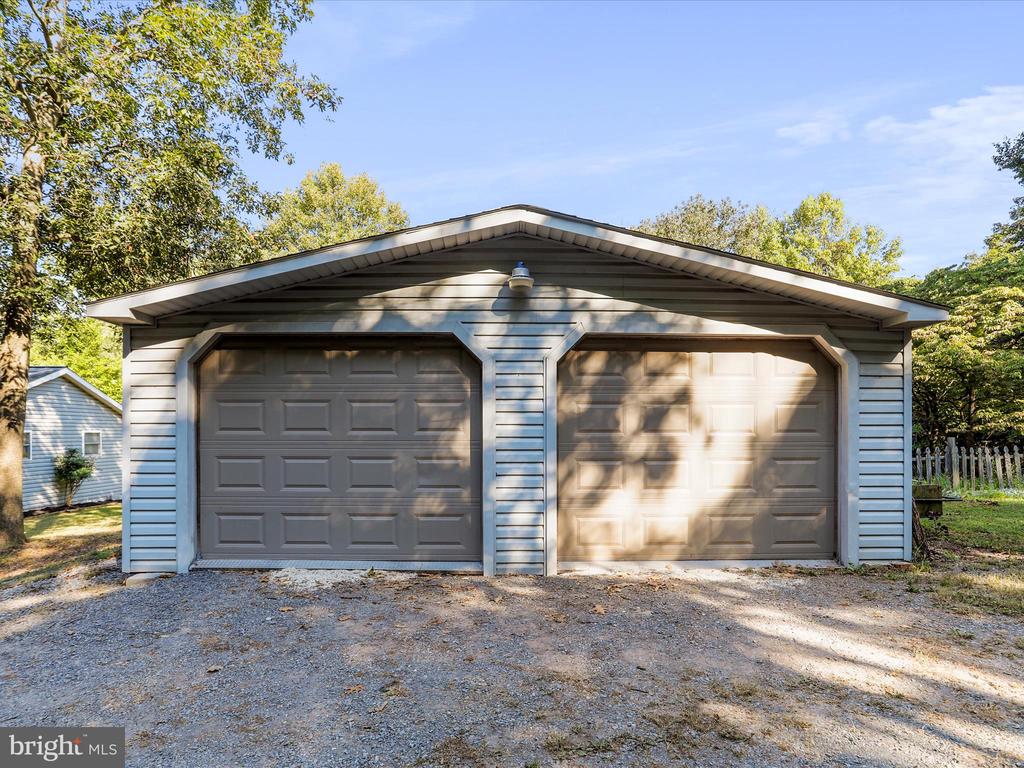 1840 SHADE LANE