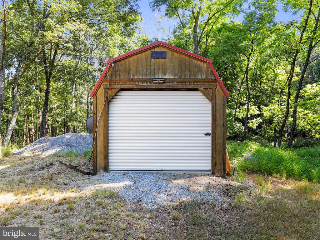 1840 SHADE LANE