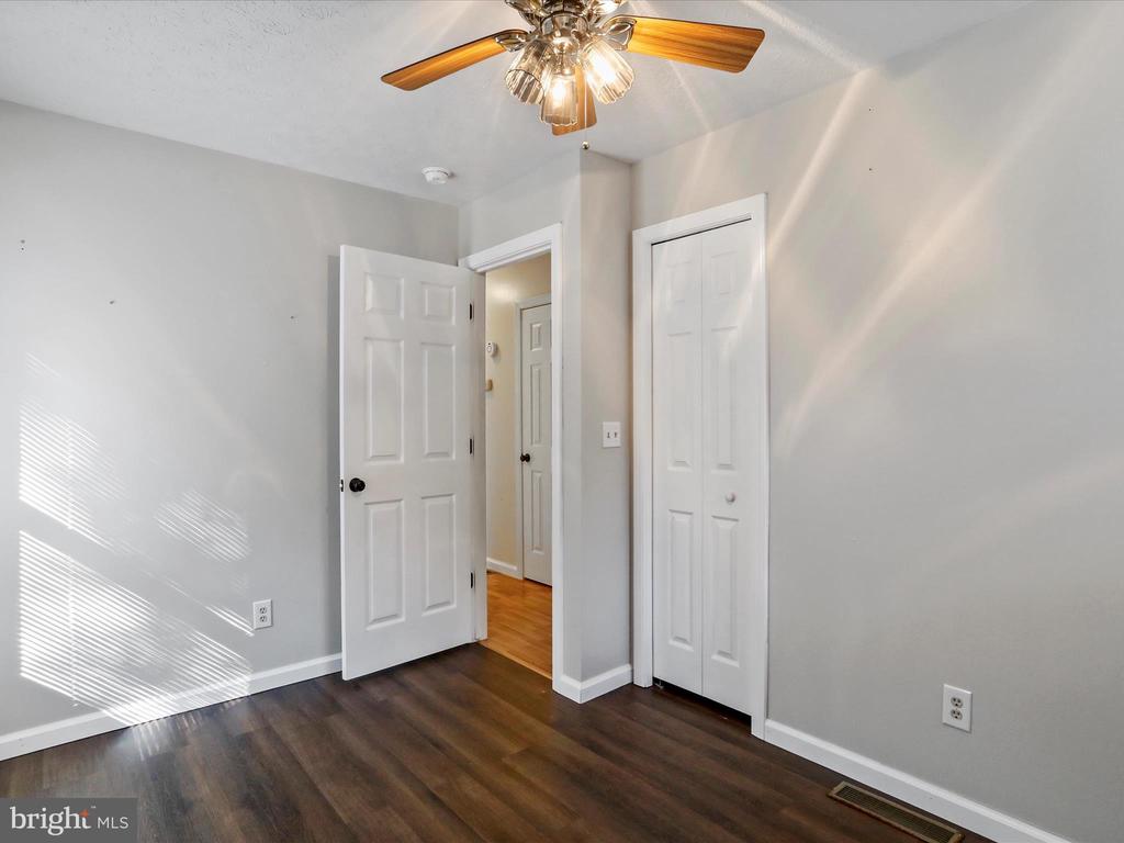 1840 SHADE LANE