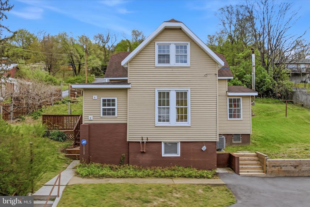 151 S LAUREL AVENUE