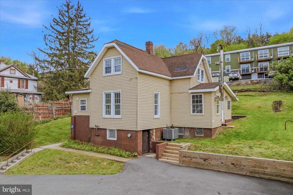 151 S LAUREL AVENUE