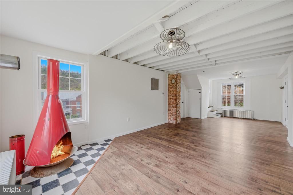151 S LAUREL AVENUE