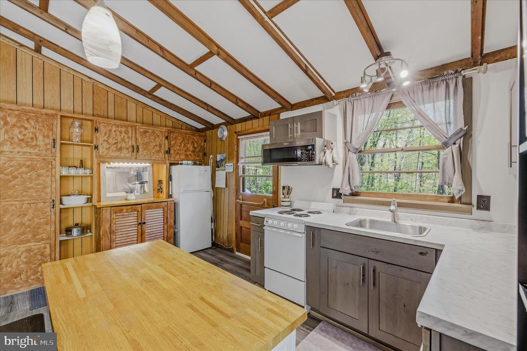663 AUDUBON ROAD