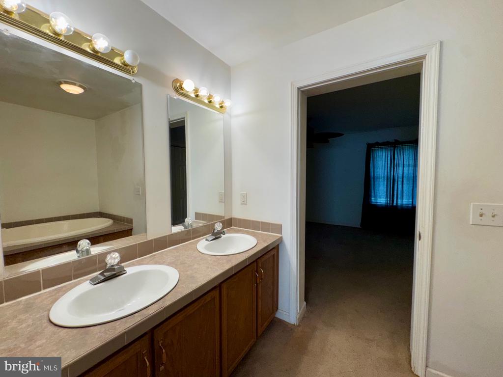 1660 HIGHLAND RIDGE ROAD